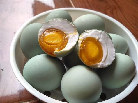 Jangan Berlebihan, Ini Bahaya Konsumsi Telur Asin Terlalu Banyak ...